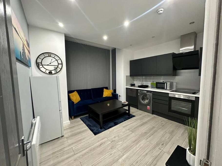 Luxurious 2 Bedroom Flat Beeston Hill 외부 사진
